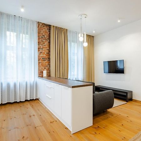 Two Bedroom Very Berry Apartment In Poznan With Desk By Noclegi Renters Exterior photo