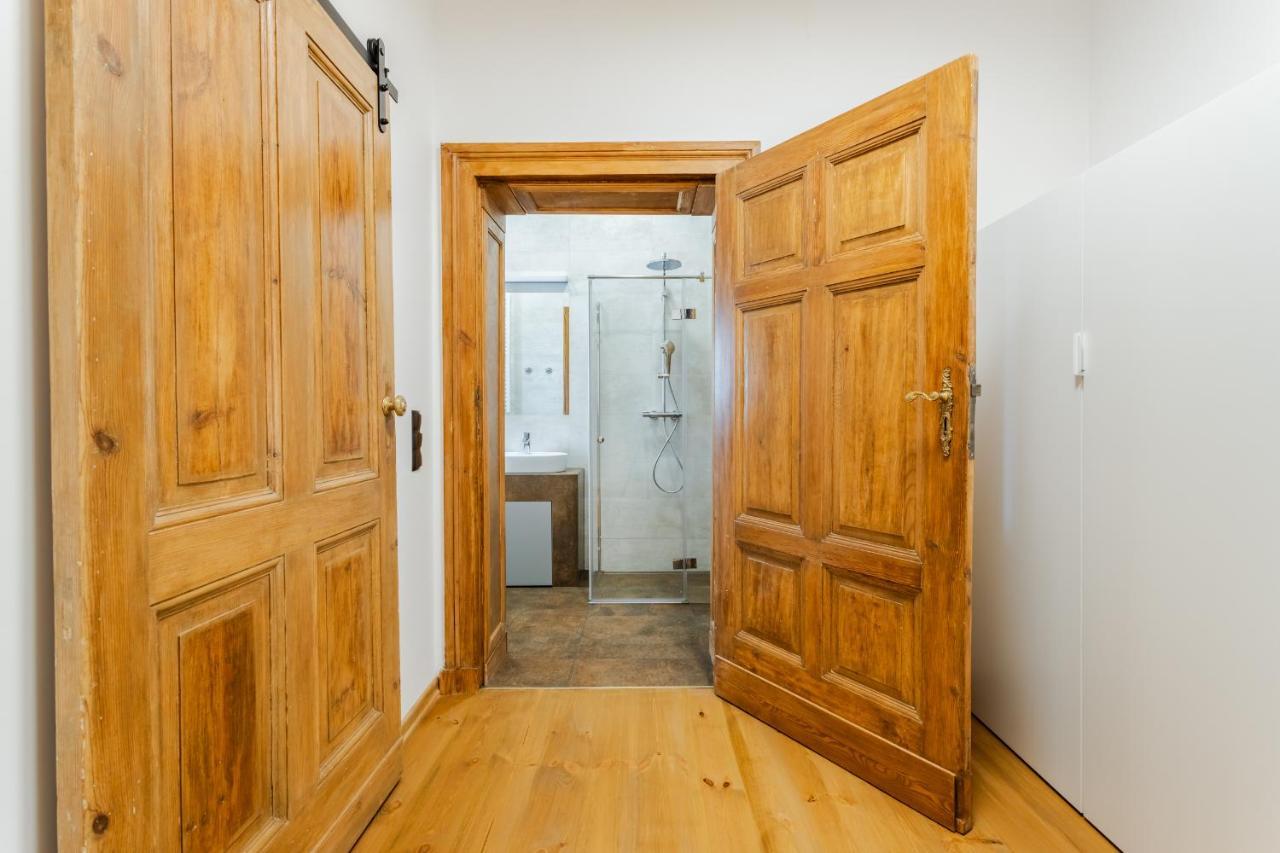 Two Bedroom Very Berry Apartment In Poznan With Desk By Noclegi Renters Exterior photo