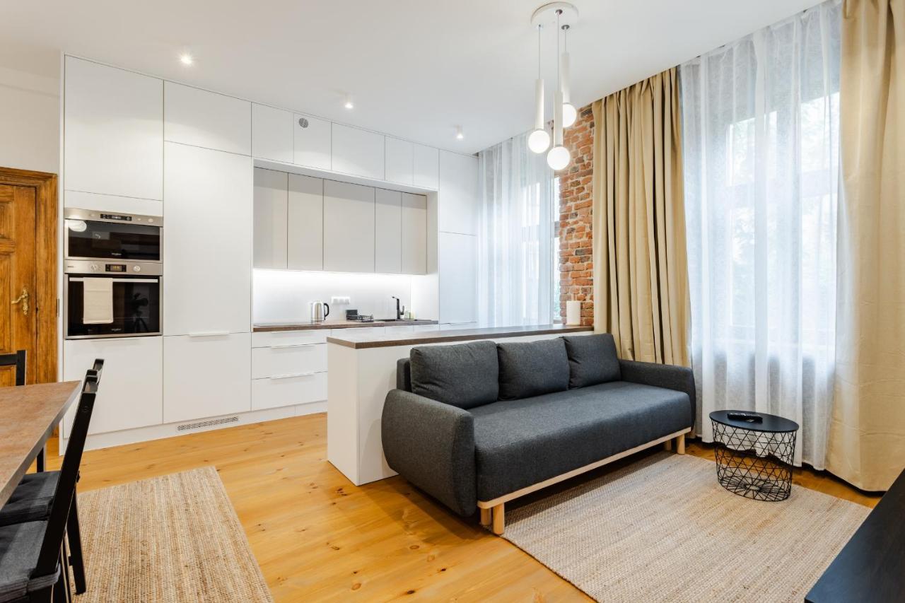 Two Bedroom Very Berry Apartment In Poznan With Desk By Noclegi Renters Exterior photo