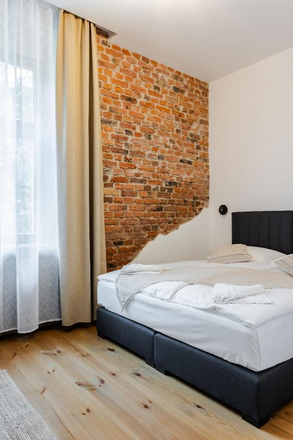 Two Bedroom Very Berry Apartment In Poznan With Desk By Noclegi Renters Exterior photo
