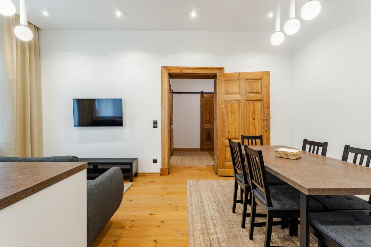 Two Bedroom Very Berry Apartment In Poznan With Desk By Noclegi Renters Exterior photo