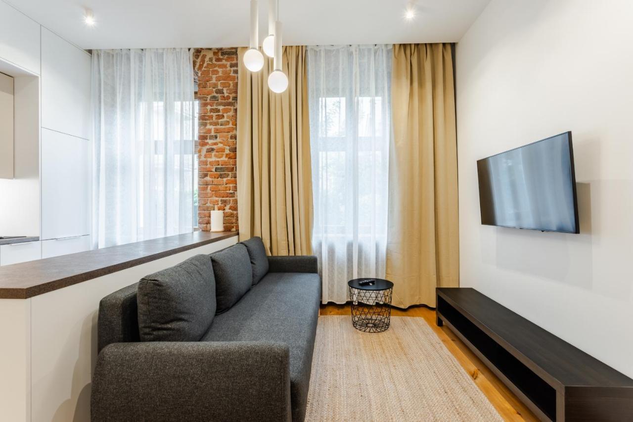 Two Bedroom Very Berry Apartment In Poznan With Desk By Noclegi Renters Exterior photo