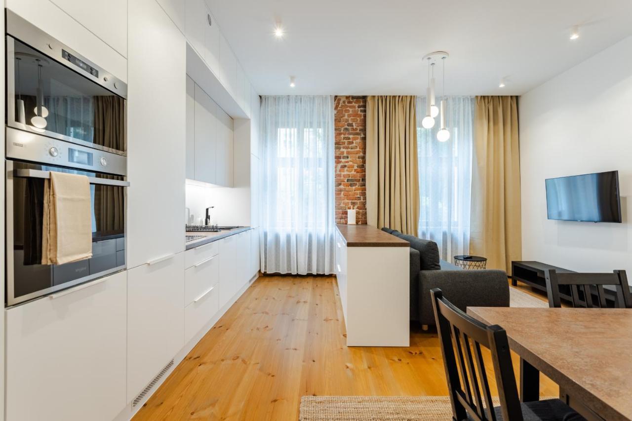 Two Bedroom Very Berry Apartment In Poznan With Desk By Noclegi Renters Exterior photo